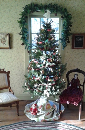 The Oberlin House decked out in Christmas trimmings for 'Christmas on the Canal'